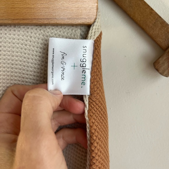 Fin & Vince snuggle me cover - Picture 2 of 4